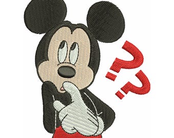 Op de afbeelding: Geborduurd ontwerp met Mickey Mouse in een denkende pose, met een vinger op zijn mond. Mickey is in zwart met een rode basis en witte handschoenen. Twee rode vraagtekens rechts van Mickey.