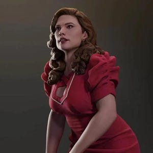 Puede incluir: Una mujer con el pelo largo y casta&ntilde;o lleva un vestido rojo con ribete blanco. El vestido tiene un escote de coraz&oacute;n y mangas cortas.