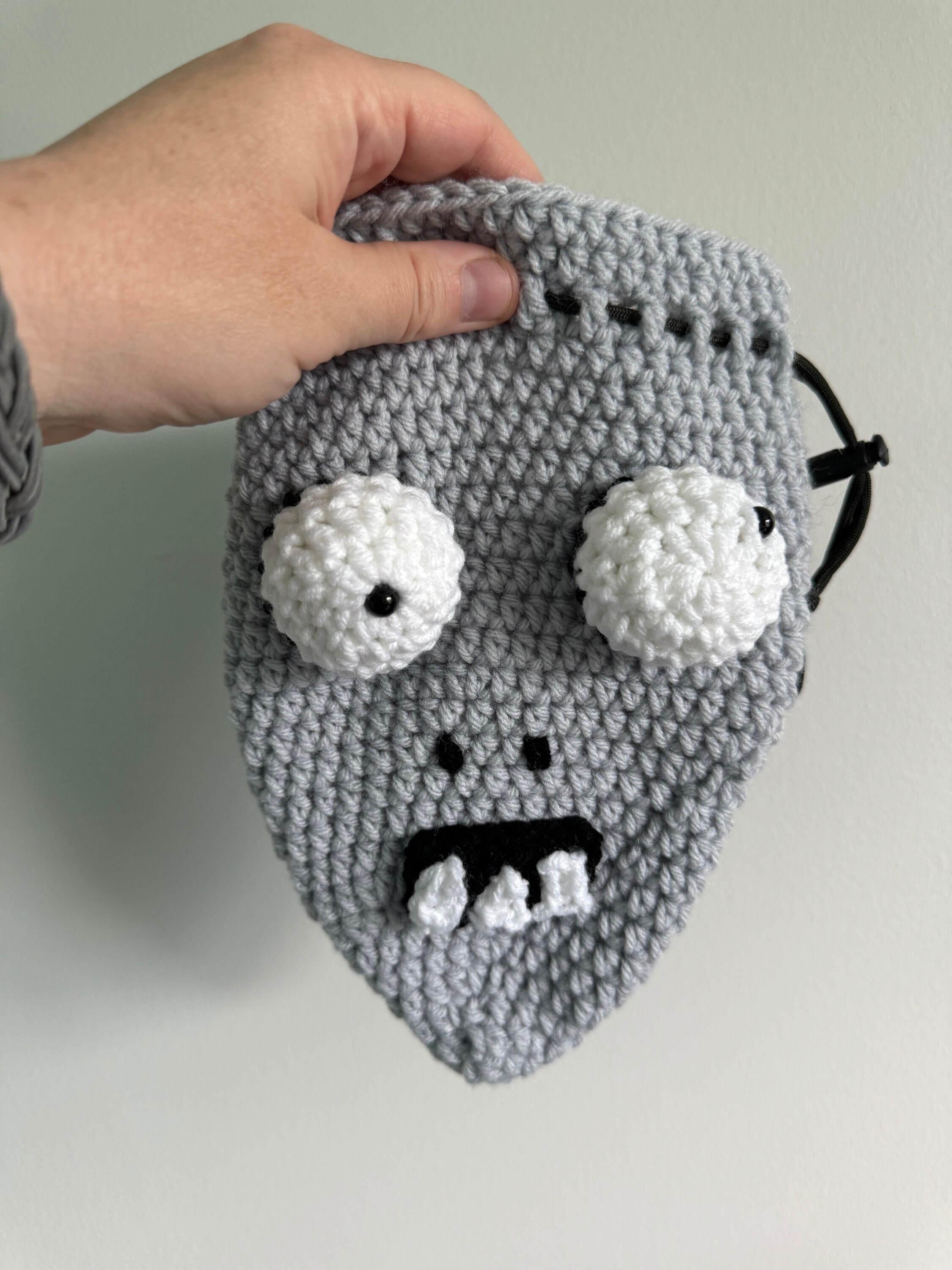 28 Dice Bag Crochet Patterns: Unique Drawstring Pouches for Gamers and Fantasy Fans 9 Zombie Head Dice Bag