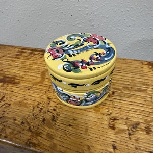 Norwegian Rosemaled round wood box small Yellow