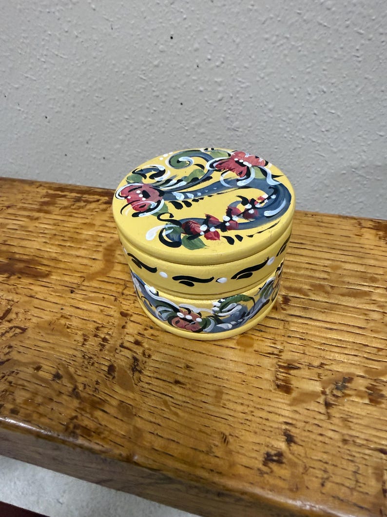 Norwegian Rosemaled round wood box small Yellow