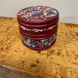 Norwegian Rosemaled round wood box small Burgundy