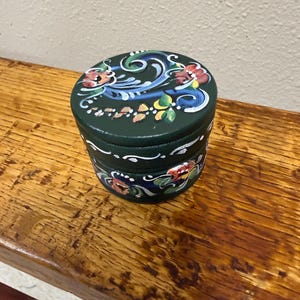 Norwegian Rosemaled round wood box small Dark Green