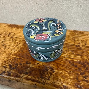 Norwegian Rosemaled round wood box small Nordic Green