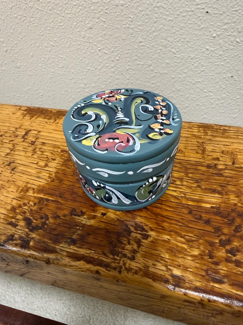 Norwegian Rosemaled round wood box small Nordic Green