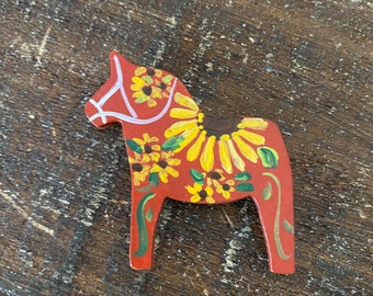 Dala horse Sunflower pin or magnet