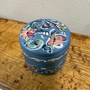 Norwegian Rosemaled round wood box small Nordic Blue
