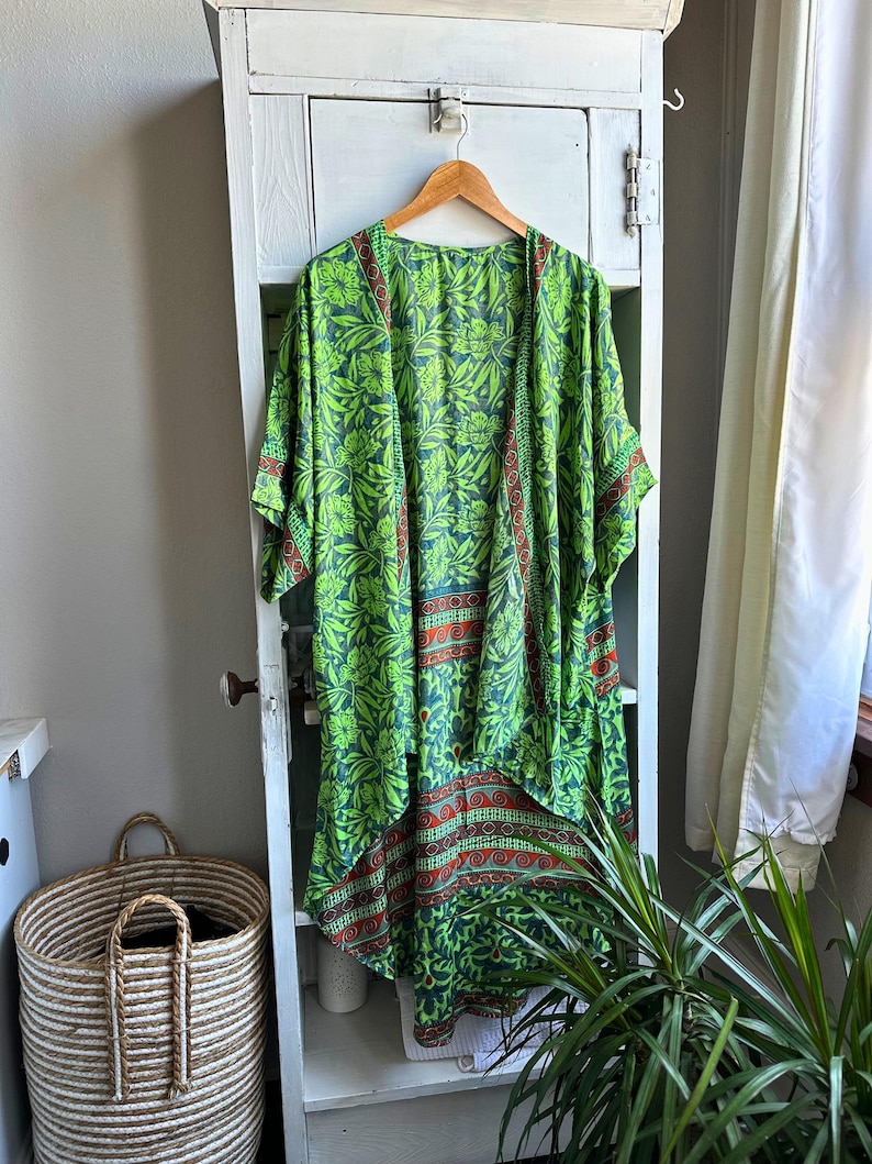 Kimono de seda hawaiana, bata larga y fluida estilo resort tropical, bata de casa floral imagen 17