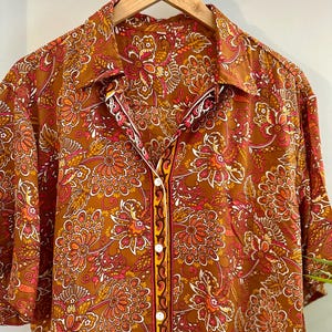 Herren Seide Kurzarm Shirt - Leichter bedruckter Sari Stoff, Sommer Casual Shirt, Atmungsaktiv & Einzigartig