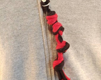 Sensory jewelry zipper pull chew red and black