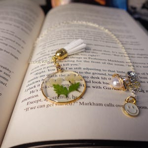 Handmade White Silver Chain Bookmark | Dried Flower Pendant | Bookish Bookmark | Unique Bookmark | Gifts for Reader | Bookish Gifts
