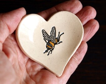 Ceramic BUMBLE BEE Ring Dish - Small Handmade Heart-Shaped Stoneware Bee Flying Insect Dish - Wedding Ring Dish - Mom Gift - Ready To Ship