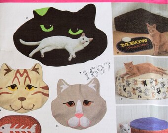 Simplicity 4765 Cat Beds Accessories, Sewing Pattern for Pets, Uncut Factory Folded, Throw, Place Mat, Catnip Toys