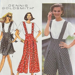 Könnte beinhalten: Simplicity Schnittmuster Nummer 6285 für einen Jumpsuit mit drei verschiedenen Stilen. Das Schnittmuster ist von Dennis Goldsmith und enthält Anleitungen für einen Rock, eine Hose und eine Shorts.