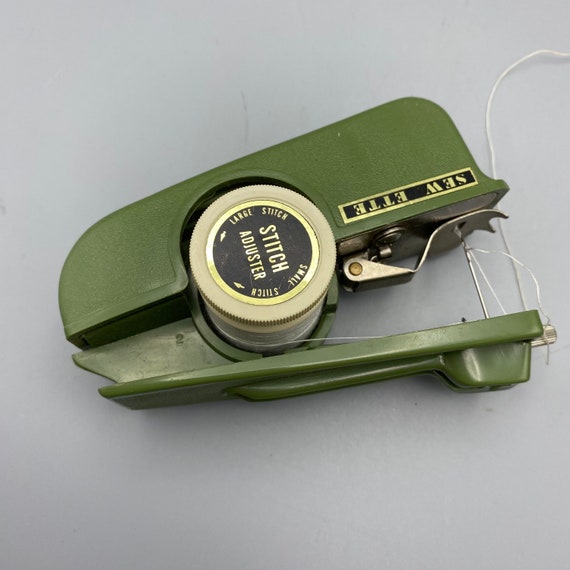【VINTAGE】Setup suits Green Japanvintage Vintage Sew-ette Hand Stitcher by Ideal Japan Avocado Green