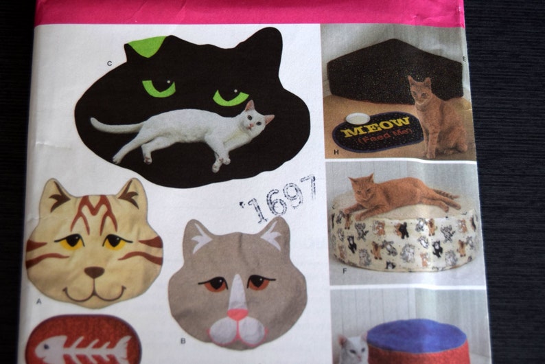 Simplicity 4765 Cat Beds Accessories, Sewing Pattern for Pets, Uncut