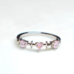 Anillo de triple corazón con circonita rosa: banda de plata, talla 7/Joyería para dama de honor