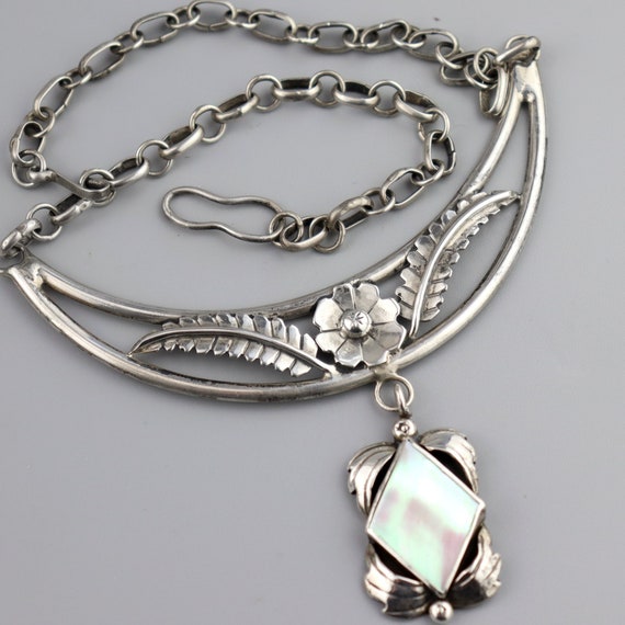 Impressive Vintage Native American Navajo Mother Of Pearl & Turquoise Sterling Silver Necklace Impressive Vintage Native American Navajo Mother Of Pearl & Turquoise Sterling Silver Necklace