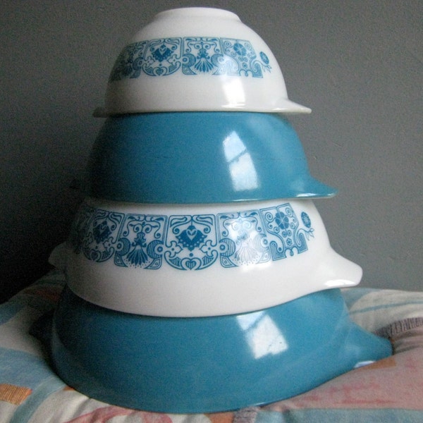 Full set of 4 Horizon Blue Pyrex nesting cinderella batter bowls