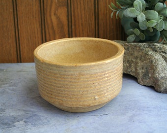 Zanesville Modern 7004 Ribbed Planter