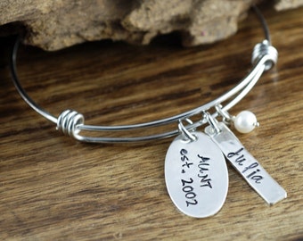 Aunt Bracelet, Auntie Charm Bracelet, Personalized Bangle Bracelet, Name Bracelet, Gift for Auntie, Gift From Niece, Best Aunt Ever