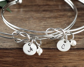 Personalized Bridesmaid Gift, Bridesmaid Gift Set, Love Knot Bracelet, Bridesmaid Bracelet, Engraved Bangle Bracelet, Tie the Knot Bracelet