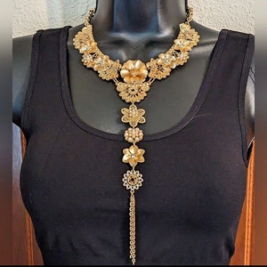 Artisan rekonstruierte Goldschmetterling-Statement-Halskette