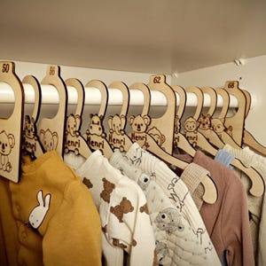 Cintre pour enfants avec motif animalier et nom en bois, cintre pour enfants, chambre d'enfant, armoire, enfant, lion, zèbre, girafe, tigre, singe