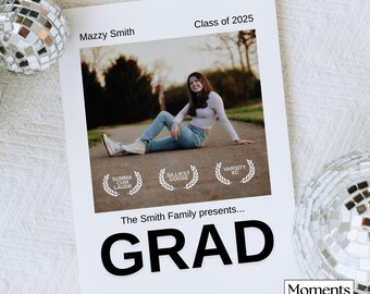 Plantilla de invitación de graduación de póster de película: Clase de 2025 (Canva, A5/5x7, descarga digital)