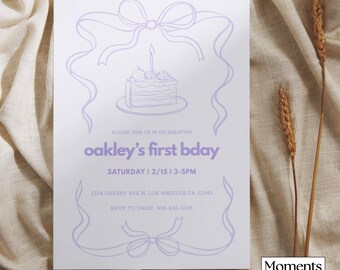 Plantilla de invitación de Canva para primer cumpleaños con lazo morado y tarjeta de pastel