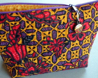 COSMETIC BAG/Funky and Wild OOAK Extra Large Quilted Cosmetic Bag With Easy Glide Ykk Zipper & Sturdy Wrist Handle/Vintage Dutch Fabric