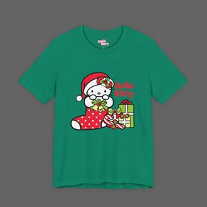 Hello Kitty Xmas Tee - Weihnachtsgeschenk für Sanrio Fans - Cutecore Y2K Grafik T-Shirt - Cartoon Frohe Weihnachten Shirt Bild 3