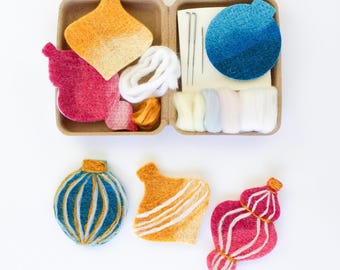 Minikit vilten vintage kerstbalornament: beginnersvriendelijk naaldvilten