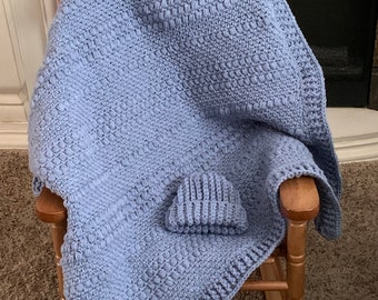 Blue textured baby blanket and newborn hat