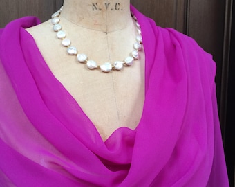 Chal de gasa transparente fucsia con pedrería