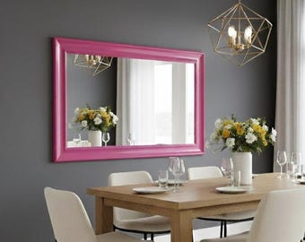 Espejo de pared magenta con marco fino: marco rectangular de madera hecho a mano, un detalle decorativo minimalista moderno para el comedor o la entrada.
