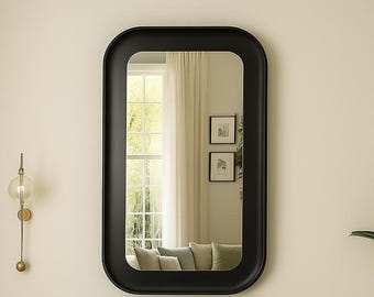Specchio rettangolare nero di lusso: cornice sottile, stile moderno per interni minimalisti, giapponesi e di lusso