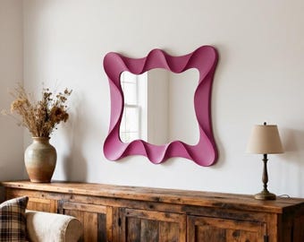 Espejo de pared rectangular festoneado: marco de madera hecho a mano con acabado magenta, un toque orgánico moderno para la sala de estar o la entrada.