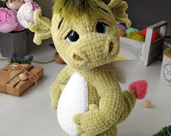 Dragon crochet pattern, pdf download English and German , Linus the dragon, crochet little dragon, amigurumi fantasy toy pattern plushie pdf