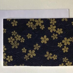 Carte de voeux en tissu de fleurs de cerisier sakura doré avec enveloppe - Vierge de 10 x 15 cm - Bleu marine foncé - 024