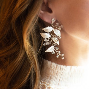 Wedding Accessories, Wedding Jewelry, Leaf Design earrings for boho bride.