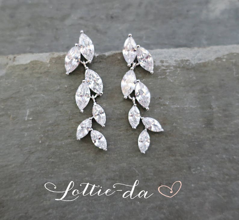 Pendientes nupciales colgantes de boda con diseño de hojas con cristales marquesa, pendientes de damas de honor de LottieDadesigns Avita imagen 1