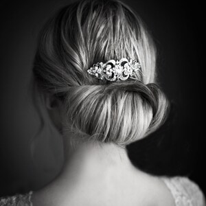 Silver Wedding Hair Comb. Vintage Style for Classic Bride, Ornate Decorative Bridal Headpiece with pearls, Veil Comb or Clip 'Juliet' image 3