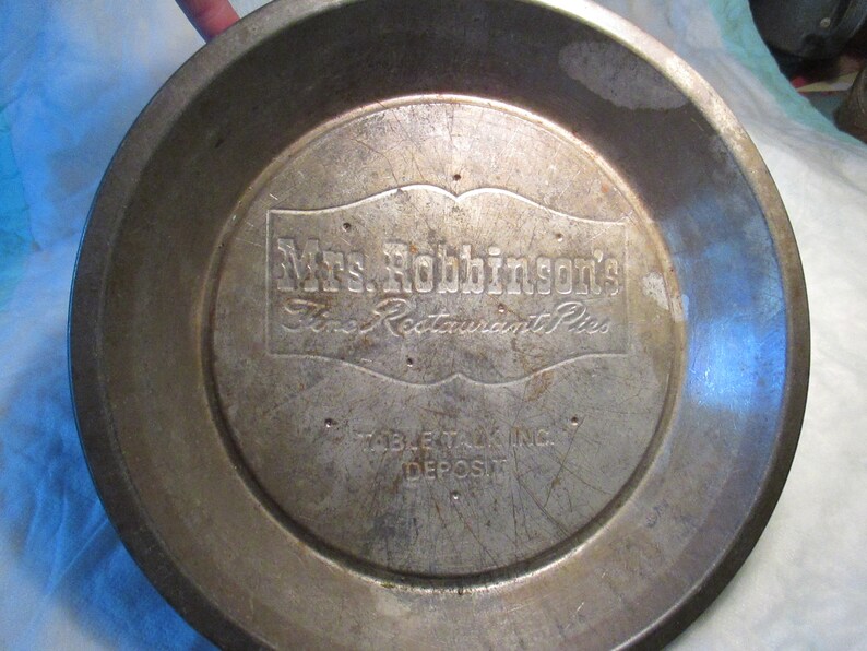 Vintage Mrs Robbinson/'s Fine Restaurant Table Top Pie Tin Pan 9 12 diner decor country primitive bakeware kitchenware new england decor