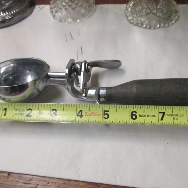 Vintage Ice Cream Scoop BENEDICT INDESTRUCTO Thumb Lever Handle mid century soda fountain accessory collectible quality