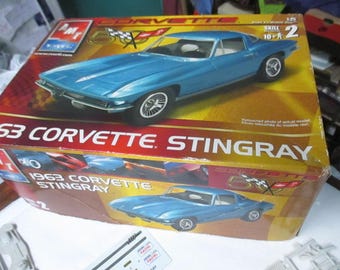 Vintage AMT/ERTL 1963 Corvette STINGRAY 1:25 Open Box dated 2002 Model Car Kit