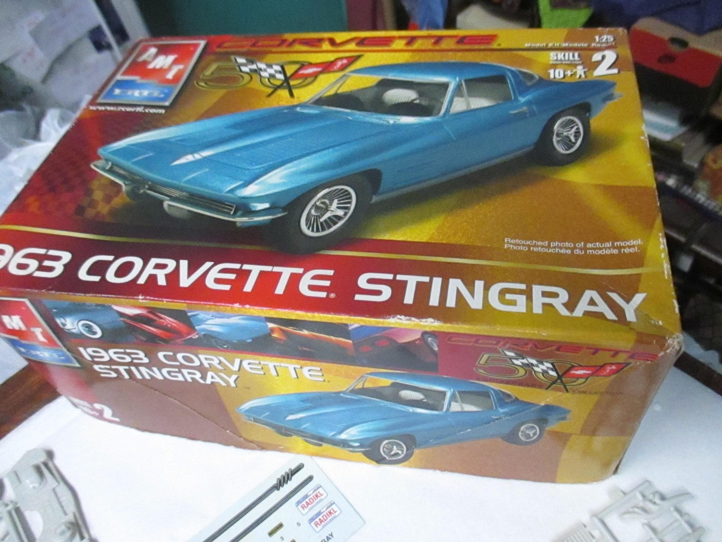 Maquette Esci/Ertl Chevrolet Corvette 1963 – Échelle 1/24 – Grappes Neuves