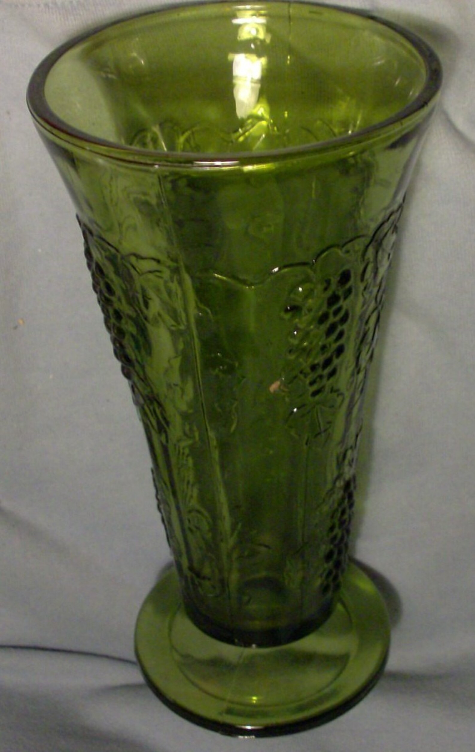 Vintage GREEN Depression GLASS VASE With Grapes and Grape Leaf Etsy