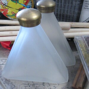 Vintage Frosted Glass Pyramid Perfume Bottles - POM CANNELLE Paris - Collectible Vanity Decor afbeelding 3
