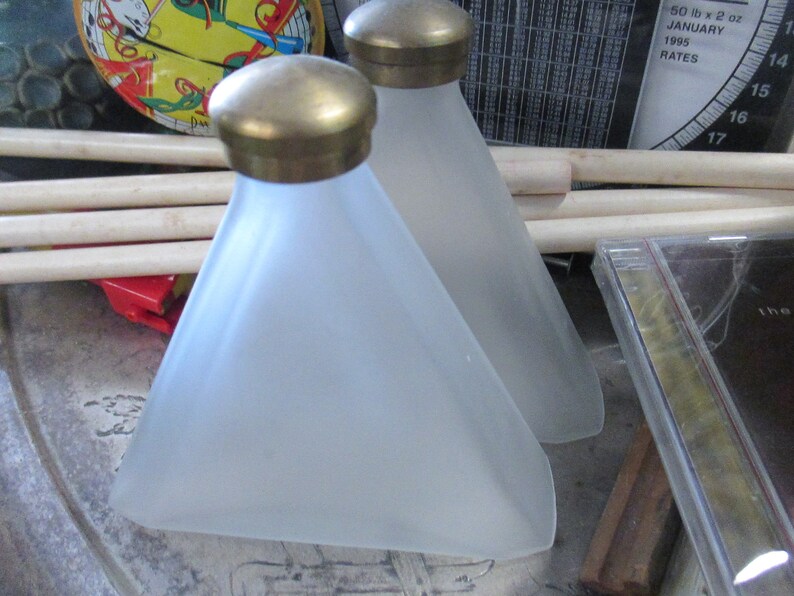 Vintage Frosted Glass Pyramid Perfume Bottles - POM CANNELLE Paris - Collectible Vanity Decor afbeelding 3